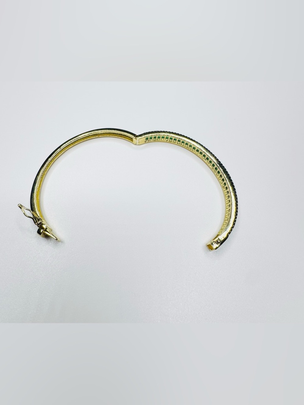 Green Emerald Bangle Bracelet - 18K Gold - Picture 7 of 8